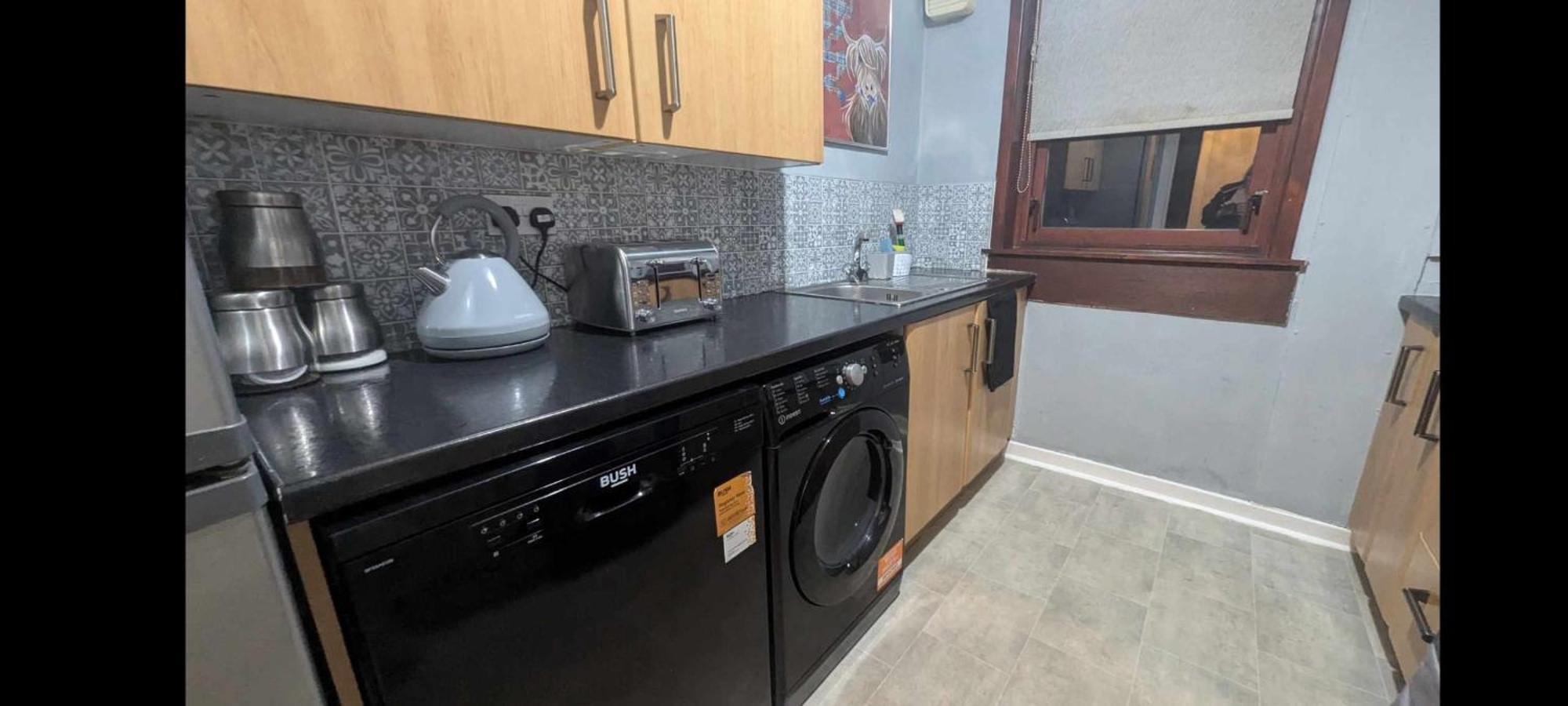 Lovely 2 Bedroom Apartment In Heart Of Данді Номер фото