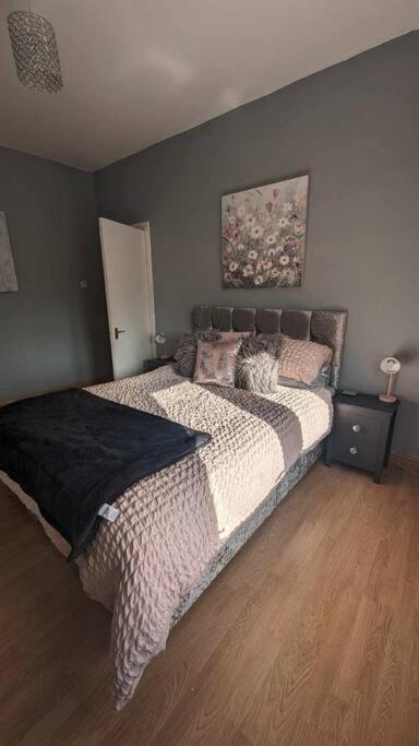 Lovely 2 Bedroom Apartment In Heart Of Данді Екстер'єр фото