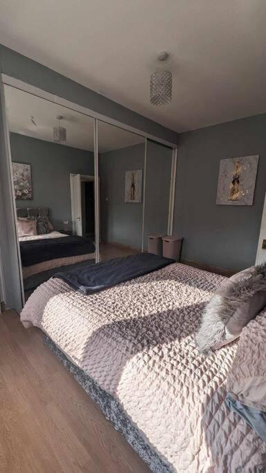 Lovely 2 Bedroom Apartment In Heart Of Данді Екстер'єр фото