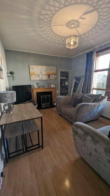 Lovely 2 Bedroom Apartment In Heart Of Данді Екстер'єр фото