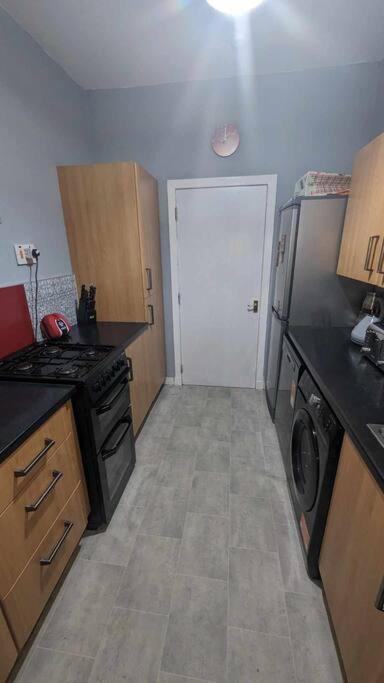 Lovely 2 Bedroom Apartment In Heart Of Данді Екстер'єр фото
