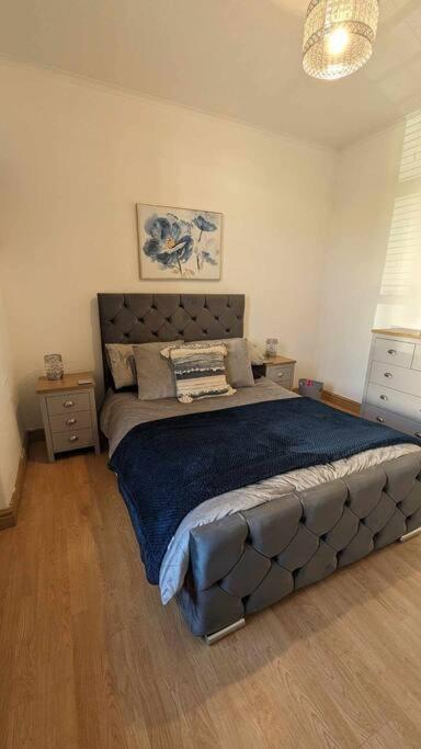 Lovely 2 Bedroom Apartment In Heart Of Данді Екстер'єр фото