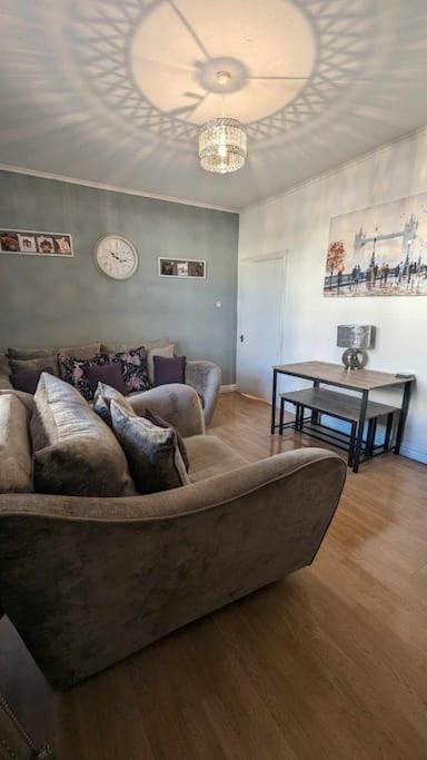 Lovely 2 Bedroom Apartment In Heart Of Данді Екстер'єр фото